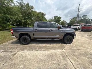 Toyota Tundra 2018 4x4 SR5 4dr CrewMax Cab Pickup SB (5.7L V8)