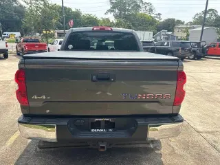 Toyota Tundra 2018 4x4 SR5 4dr CrewMax Cab Pickup SB (5.7L V8)