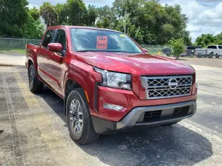 Nissan Frontier 2022 4x2 SV 4p Camioneta de cabina completa 5 pies de caja larga