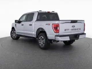 Ford F-150 2023 4x2 XL 4 puertas SuperCrew 5,5 pies SB