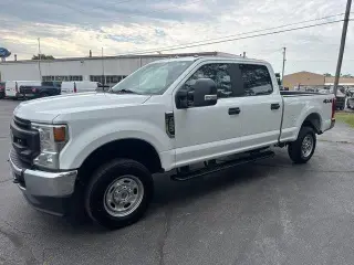 Ford F-250 Super Duty 2022 4x4 XL 4 puertas Cabina Crew 6,8 ft. SB Camioneta