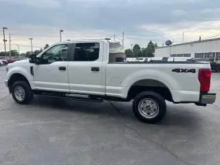 Ford F-250 Super Duty 2022 4x4 XL 4 puertas Cabina Crew 6,8 ft. SB Camioneta
