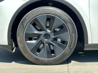Tesla Model Y 2023 AWD Long Range 4dr Crossover