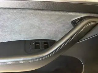 Tesla Model Y 2023 AWD Long Range 4dr Crossover