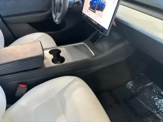 Tesla Model Y 2023 AWD Long Range 4dr Crossover