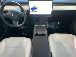 Tesla Model Y 2023 AWD Long Range 4dr Crossover