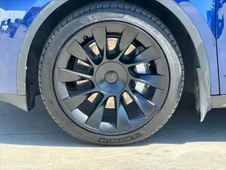 Tesla Model Y 2023 AWD Long Range 4dr Crossover