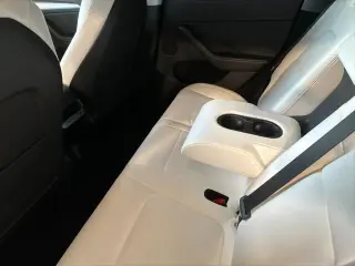 Tesla Model Y 2023 AWD Long Range 4dr Crossover