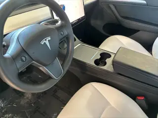 Tesla Model Y 2023 AWD Long Range 4dr Crossover