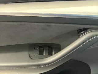 Tesla Model Y 2023 AWD Long Range 4dr Crossover