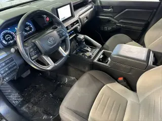 Toyota Tacoma 2024 4x4 TRD Off-Road 4dr Double Cab 5.0 ft SB 8A