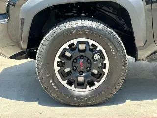 Toyota Tacoma 2024 4x4 TRD Off-Road 4dr Double Cab 5.0 ft SB 8A