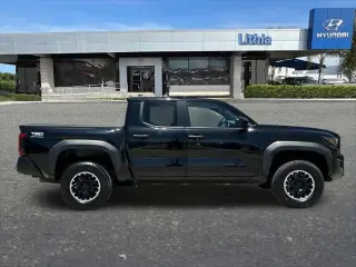 Toyota Tacoma 2024 4x4 TRD Off-Road 4dr Double Cab 5.0 ft SB 8A