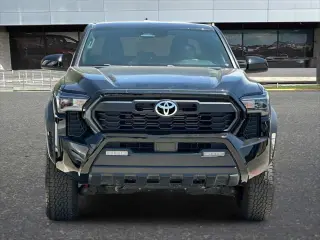 Toyota Tacoma 2024 4x4 TRD Off-Road 4dr Double Cab 5.0 ft SB 8A