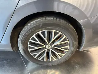 Volkswagen Jetta 2019 SEL 4dr Sedan