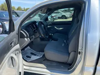Toyota Tacoma 2005 2dr Standard Cab RWD SB