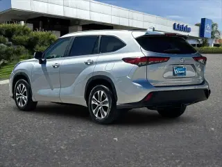 Toyota Highlander 2023 XLE 4dr SUV