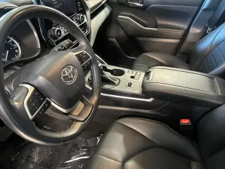 Toyota Highlander 2023 XLE 4dr SUV