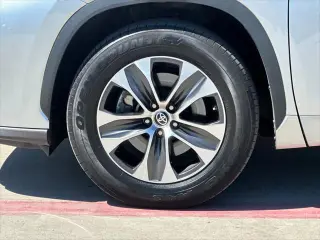Toyota Highlander 2023 XLE 4dr SUV