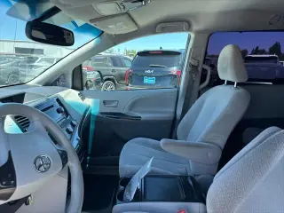 Toyota Sienna 2012 LE 7-Passenger Auto Access Seat 4dr Mini-Van