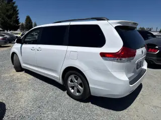 Toyota Sienna 2012 LE 7-Passenger Auto Access Seat 4dr Mini-Van