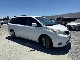 Toyota Sienna 2012 LE 7-Passenger Auto Access Seat 4dr Mini-Van