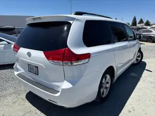 Toyota Sienna 2012 LE 7-Passenger Auto Access Seat 4dr Mini-Van