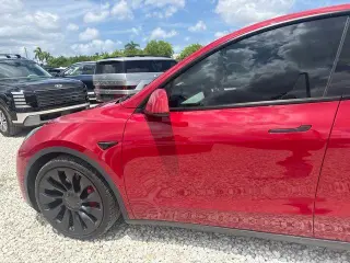Tesla Model Y 2022 AWD Performance 4dr Crossover