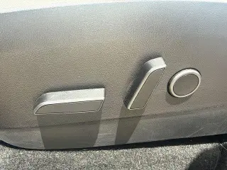 Tesla Model Y 2022 AWD Performance 4dr Crossover