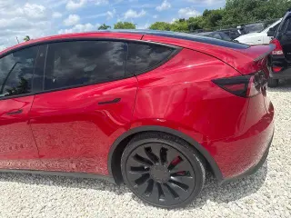 Tesla Model Y 2022 AWD Performance 4dr Crossover