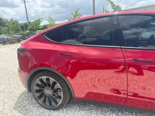 Tesla Model Y 2022 AWD Performance 4dr Crossover