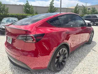 Tesla Model Y 2022 AWD Performance 4dr Crossover