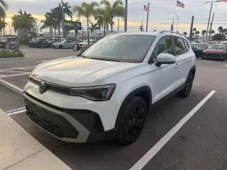 Volkswagen Taos 2025 SE 4dr SUV