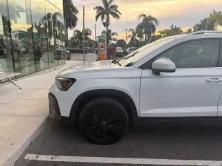 Volkswagen Taos 2025 SE 4dr SUV
