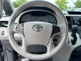 Toyota Sienna 2014 LE 7-Passenger Auto Access Seat 4dr Mini-Van