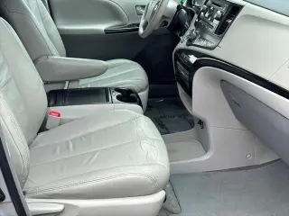 Toyota Sienna 2014 LE 7-Passenger Auto Access Seat 4dr Mini-Van