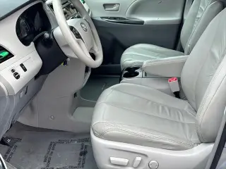Toyota Sienna 2014 LE 7-Passenger Auto Access Seat 4dr Mini-Van