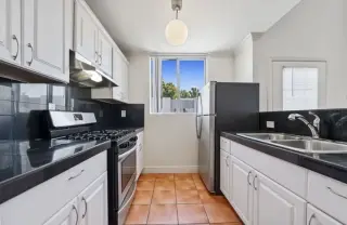 2 Bedroom Apt in Central LA