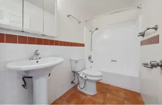 2 Bedroom Apt in Central LA