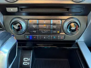 Ford F-150 2018 4x4 Platinum 4dr SuperCrew 5.5 ft. SB