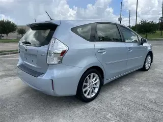 Prius V Class III --- 2013