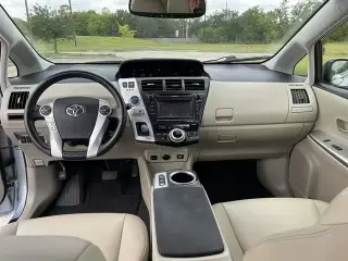 Prius V Class III --- 2013