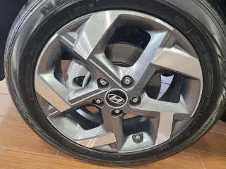 Hyundai VENUE 2025 Limited 4dr Crossover