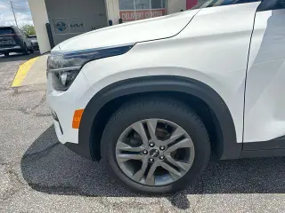 Kia Seltos 2023 S 4dr SUV