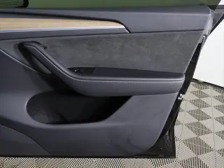 Tesla Model Y 2024 AWD Performance 4dr Crossover