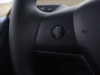 Tesla Model Y 2024 AWD Performance 4dr Crossover