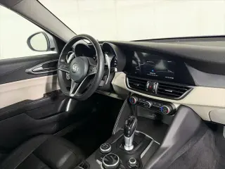 Alfa Romeo Giulia 2018 AWD Base 4dr Sedan
