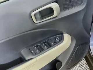 Hyundai VENUE 2025 Limited 4dr Crossover