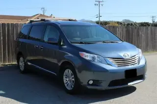 2017 Toyota Sienna XLE