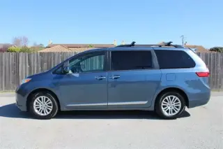 2017 Toyota Sienna XLE